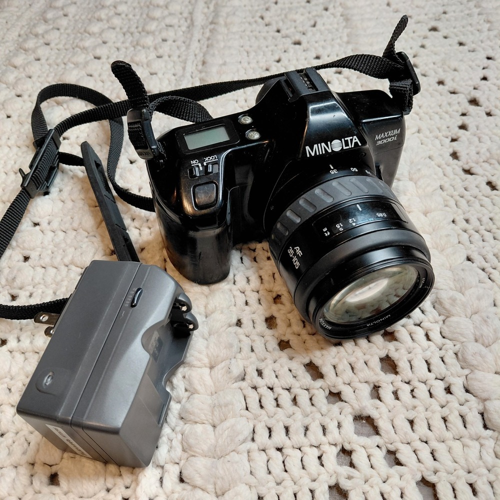 MINOLTA Maxxum 3000i 35mm Film Camera & Charger Promaster Untested No Battery